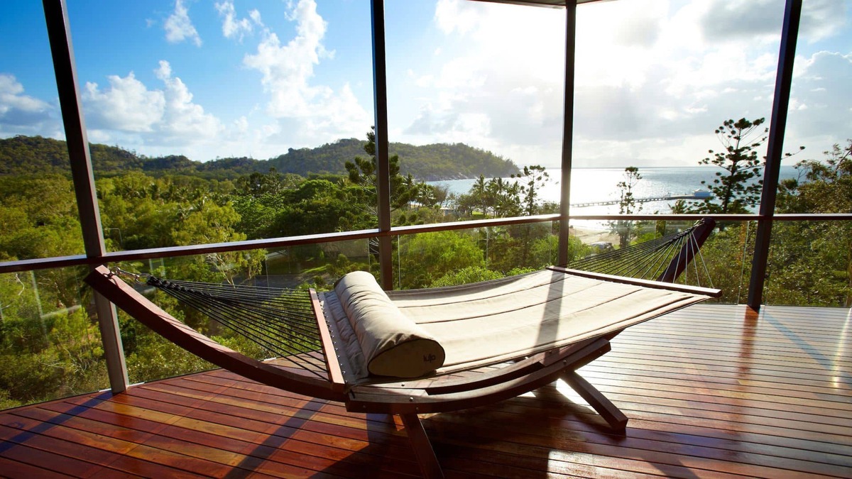 Picnic Bay House | Tranquility Base - A beautiful architecturally designed holiday house in Picnic Bay