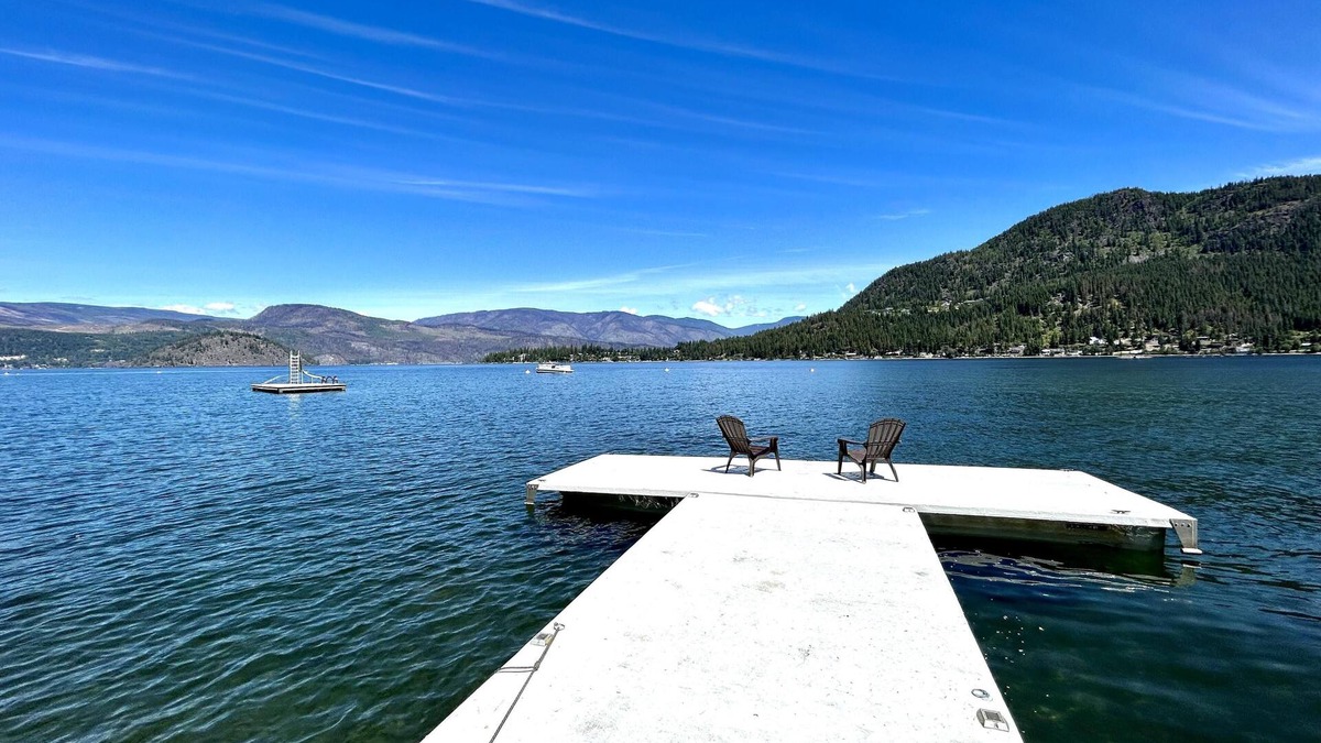 Blind Bay House | Tranquility Bay - Waterfront - Shuswap Vacations & Sledding Accommodation