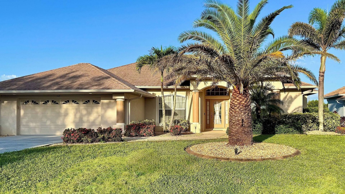 Pinehurst House | Tranquility by the beach🌴 3 bed 2.5 high ceilings open 2550 SF heated pool spa