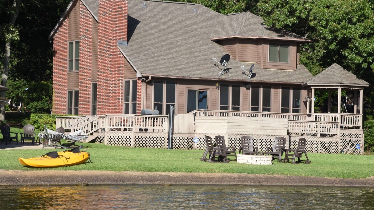 Log Cabin House | Tranquility Cove Retreat - the perfect destination to relax, refresh, renew