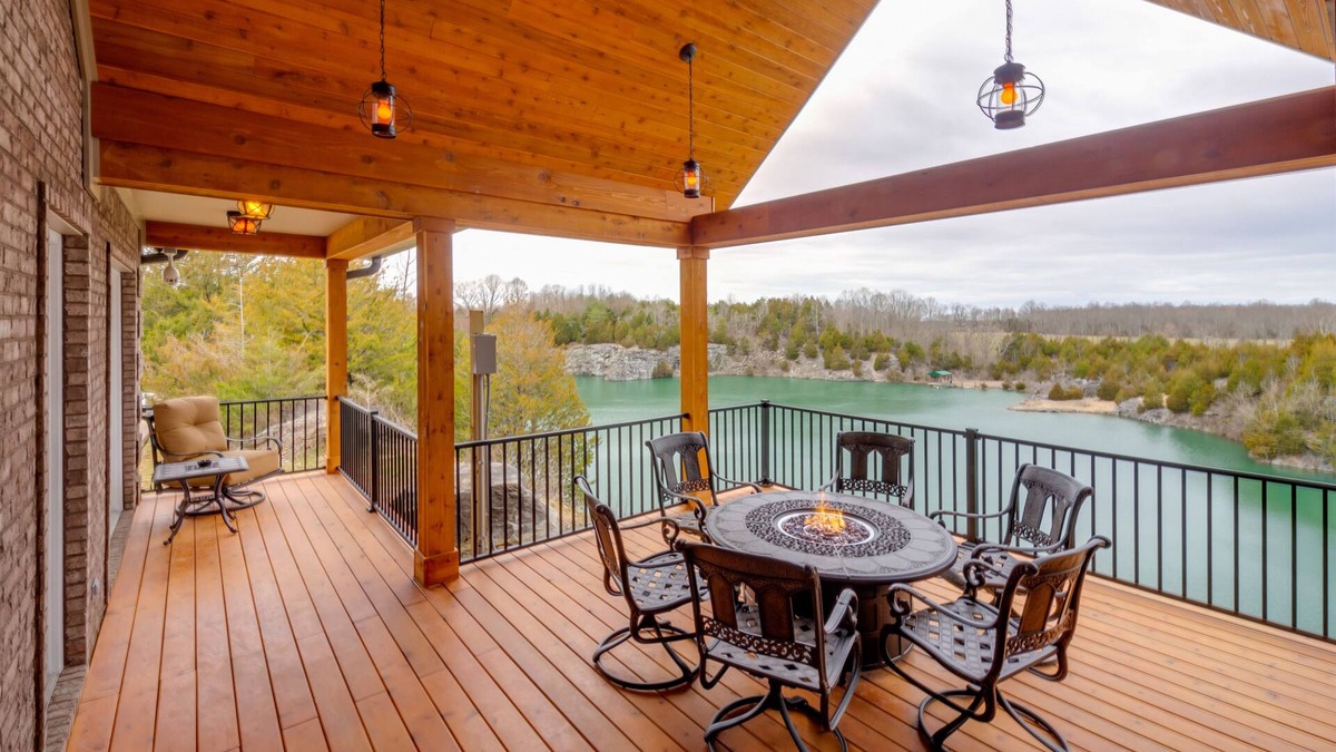 Columbia House | Tranquility Lake Getaway w/Hot Tub on 27 Acres!