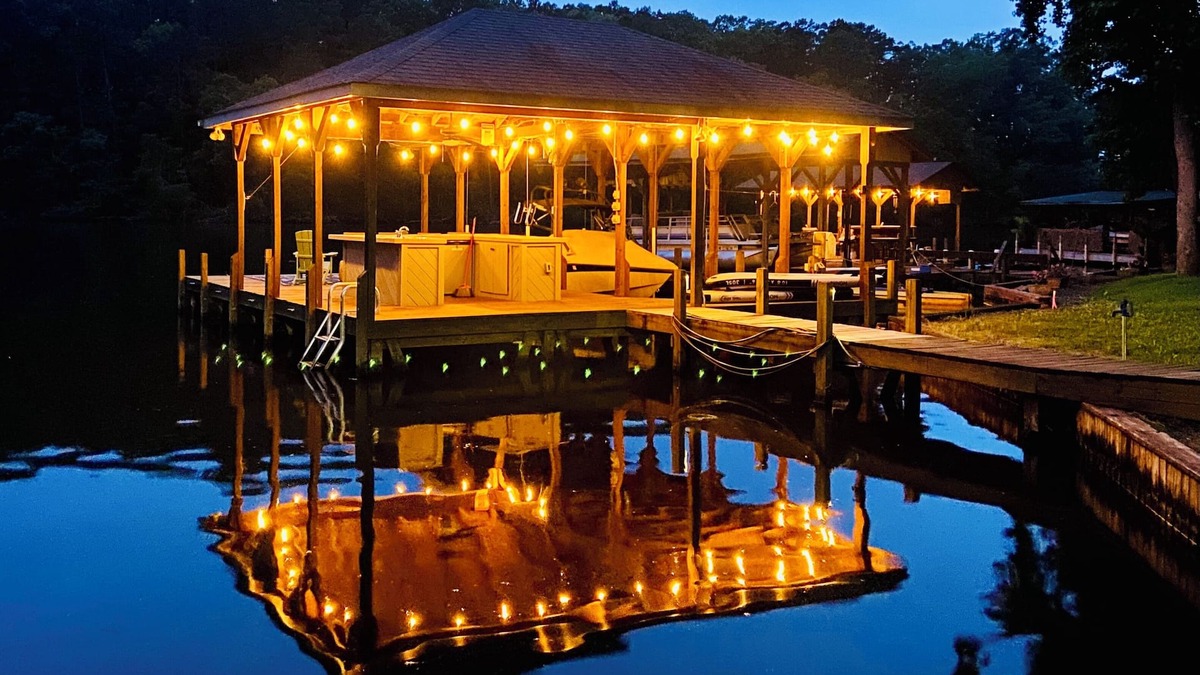 Norwood House | Tranquility on Lake Tillery , whole house with large dock & paddle boards!