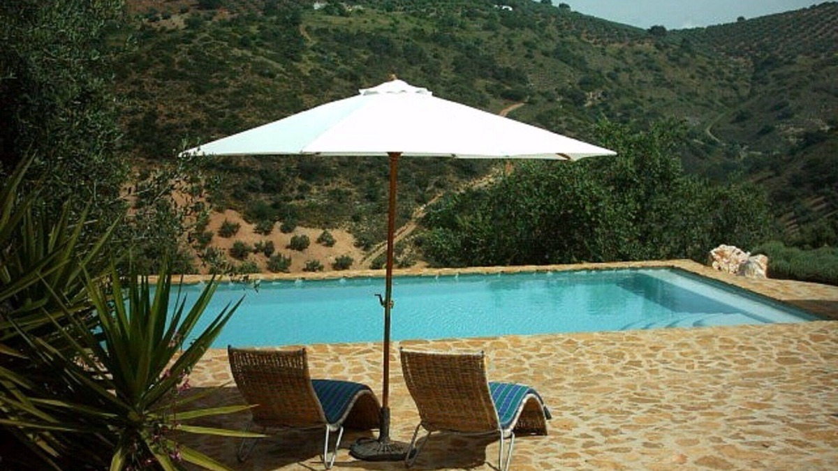 Iznajar Cottage | Tranquility & Peace in the Historical Heart of Andalucia - Casita Liebre
