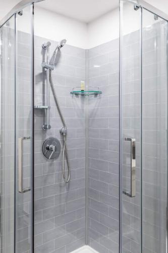 Laval House | Tranquille Discret Privé