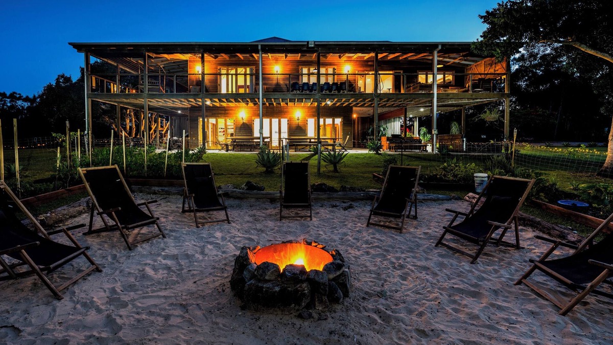 Woolgoolga House | Tranquilo Beach House Beachfront Retreat for 12 Pool Wildlife Accessibility