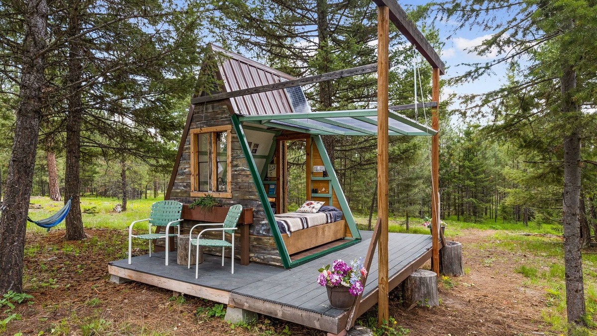 Greenough Cabin | Transforming, Pet-friendly A-frame Cabin + Hot Tub near Missoula, Montana