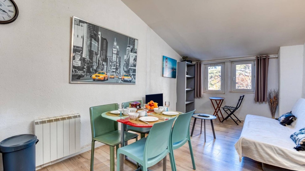 Pezenas Apartment | "Transversal 3" 1-bedroom apartment-Wifi-AC-Parking optional.