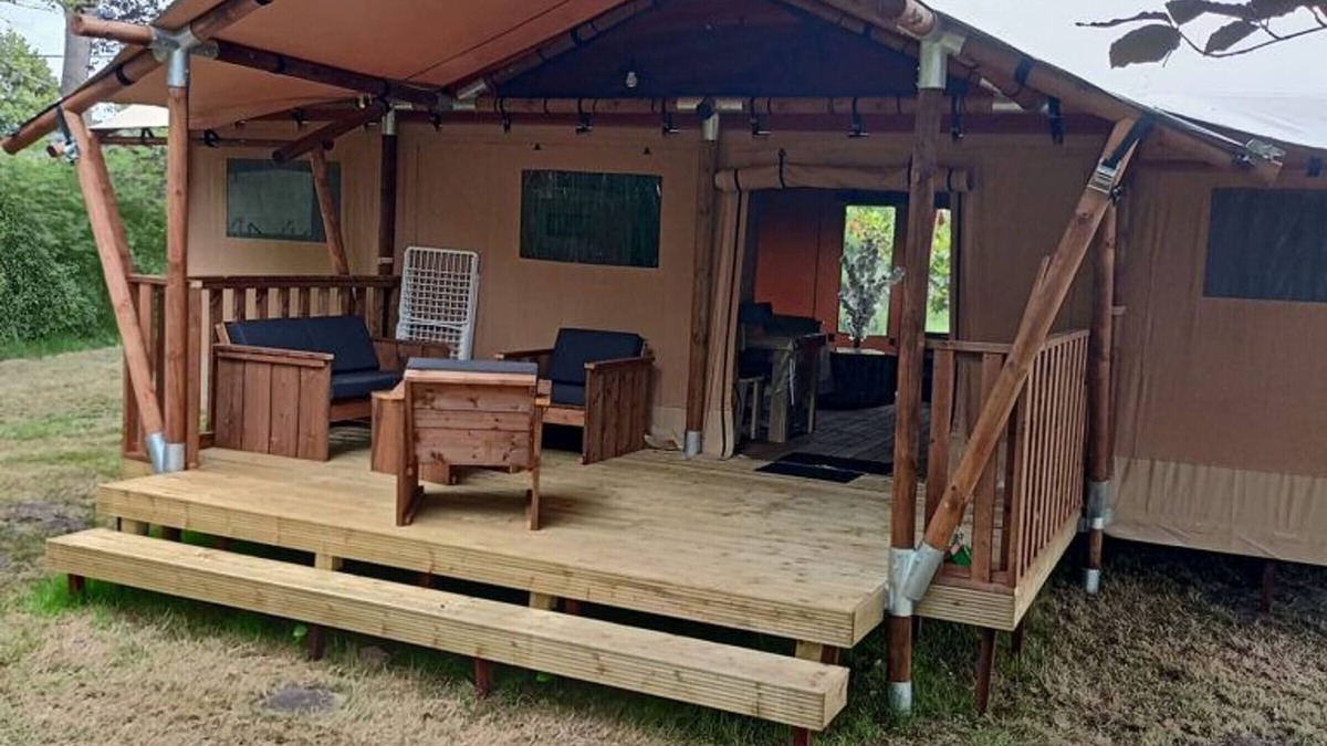 Oize House | Trapper Lodge with Private Jacuzzi and Educational Farm