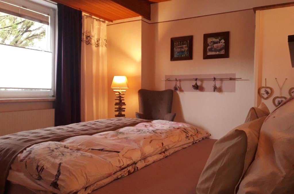 Linz Apartment | Traumapartment Pöstlingberg, reservierter Parkplatz, 4 Schlafzimmer