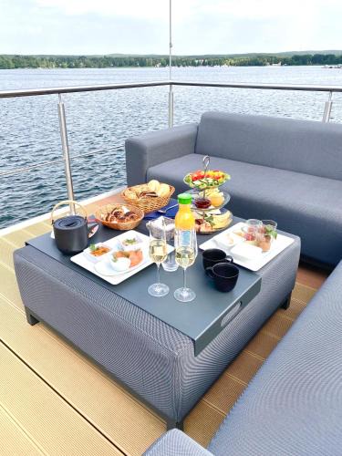 Bad Saarow Boat Rental | TraumZeitBoot Jutta - exklusiver Festlieger in perfekter Lage am Scharmützelsee Bad Saarow