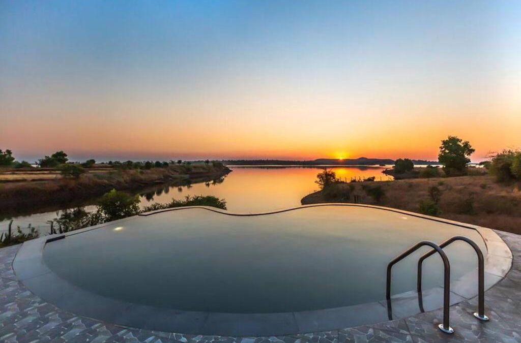 Alwand Villa | Travalong Yamir - 3 BHK Infintiy Pool Villa