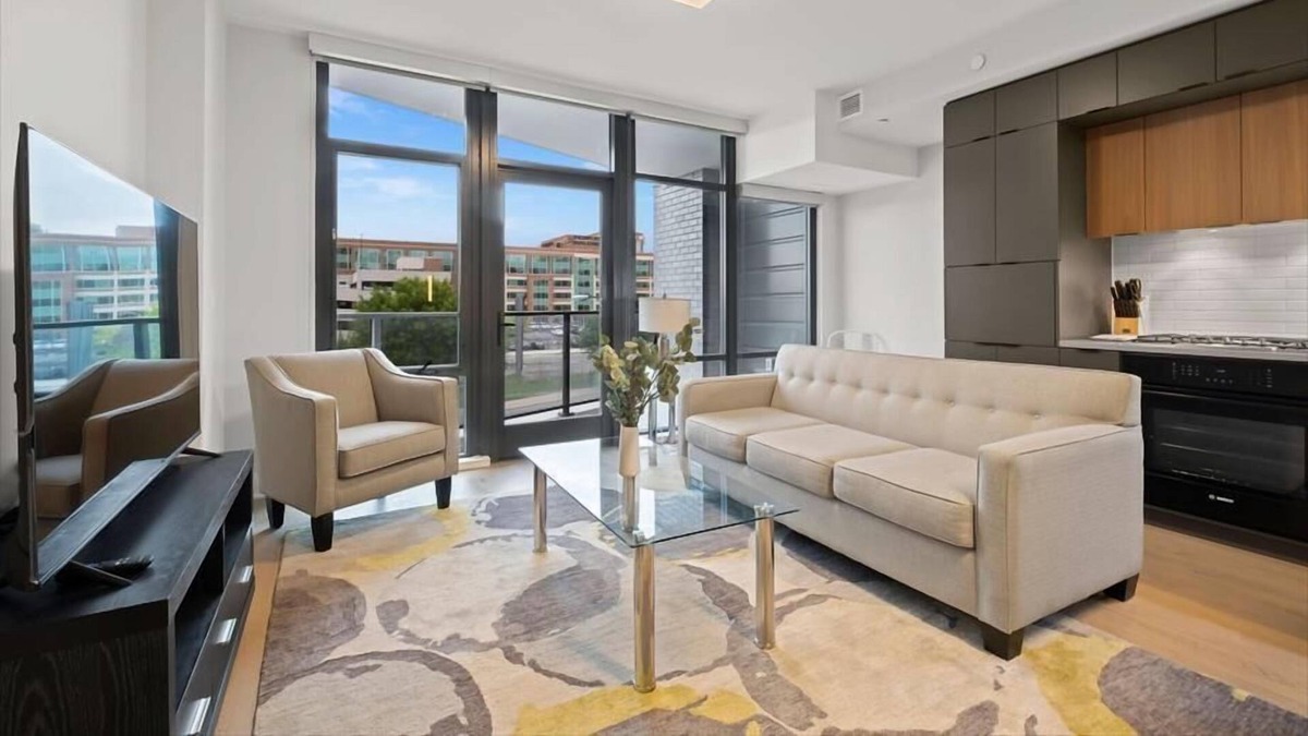 NoMa House | Travel Anywhere in NoMa | Near Transit | Gym + Rooftop | DC
