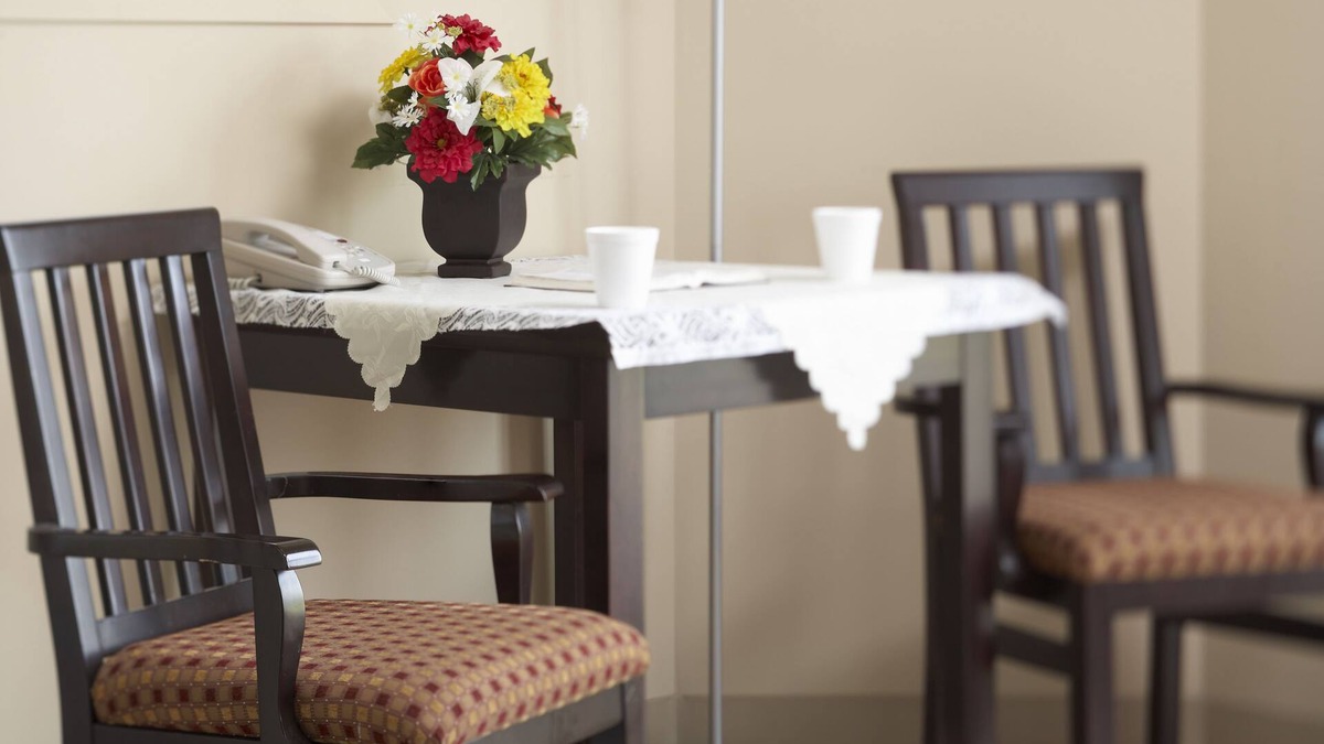 Innisfail Hotel | Travel Inn & Suites Innisfail