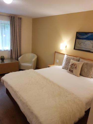 Desborough Hotel | Travel Plaza Hotel
