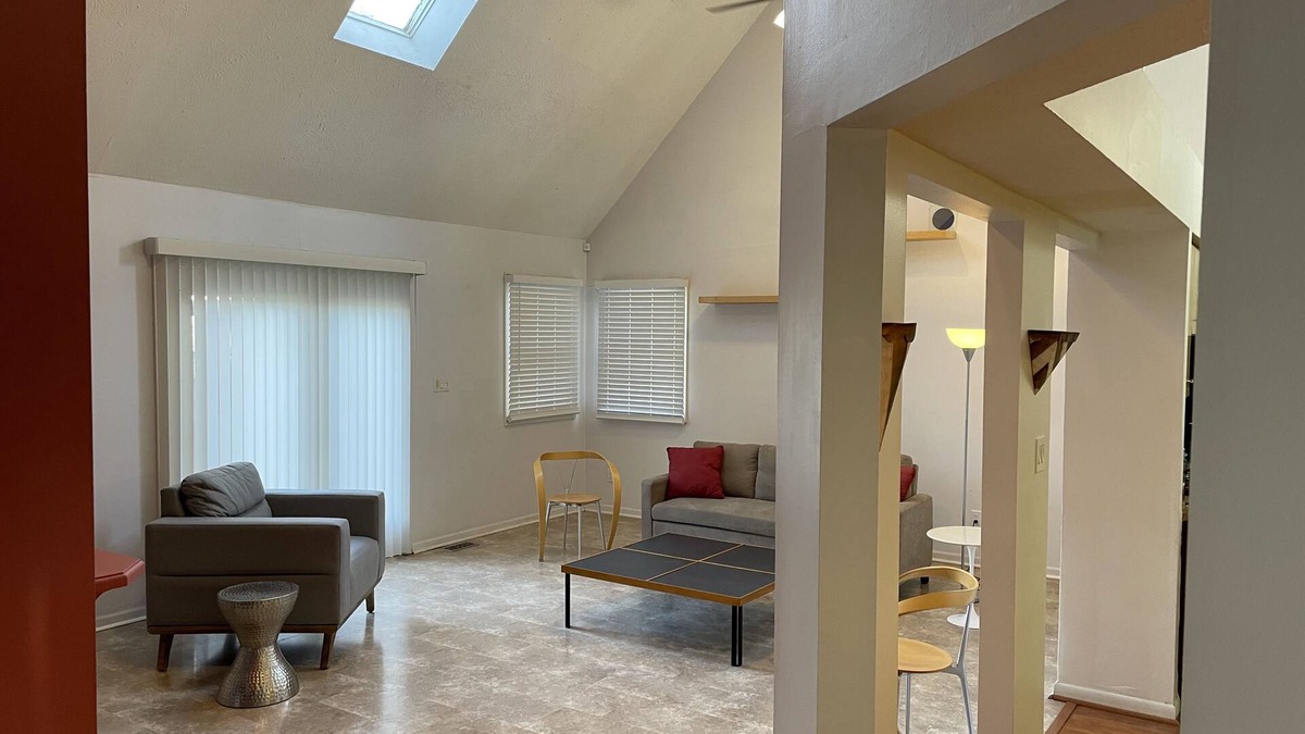 Indianapolis House | Travel Pros' Furnished HOUSE at Unfurnished Price!