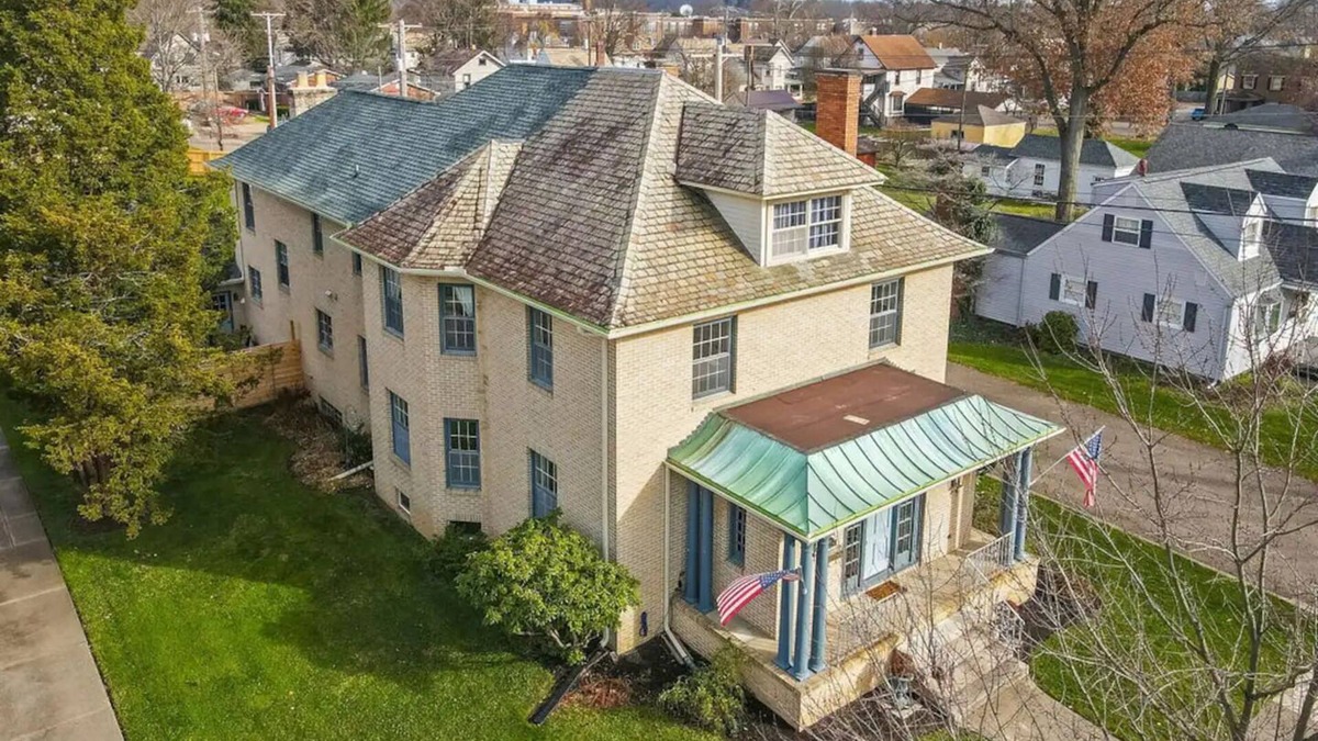 New Philadelphia House | Travel Together Stay Together- Sleeps 16+