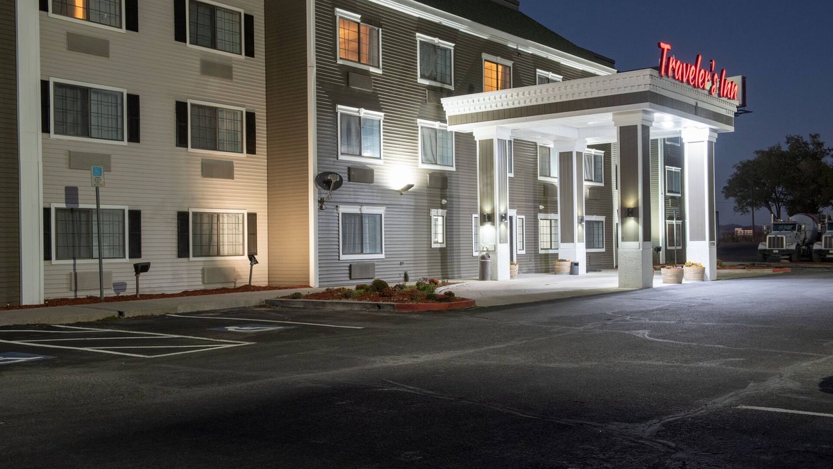 Carlin Hotel | Traveler's Inn Carlin NV near Elko