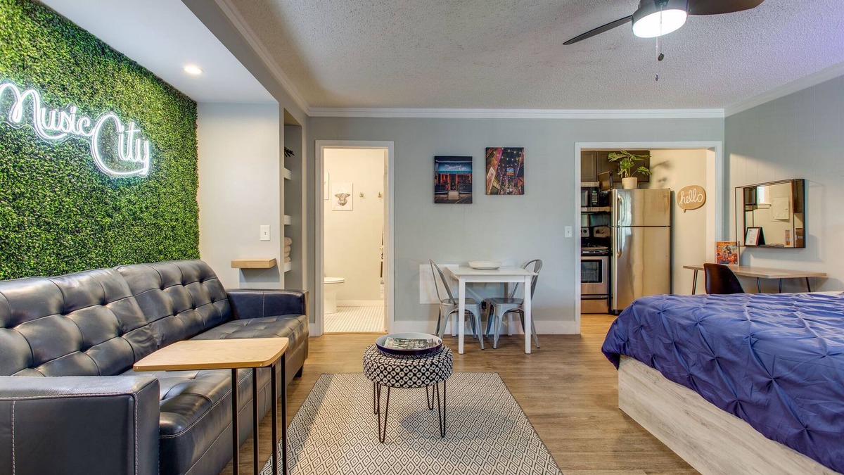 Melrose Apartment | Traveler's Pad 3 Miles From Downtown Braodway!