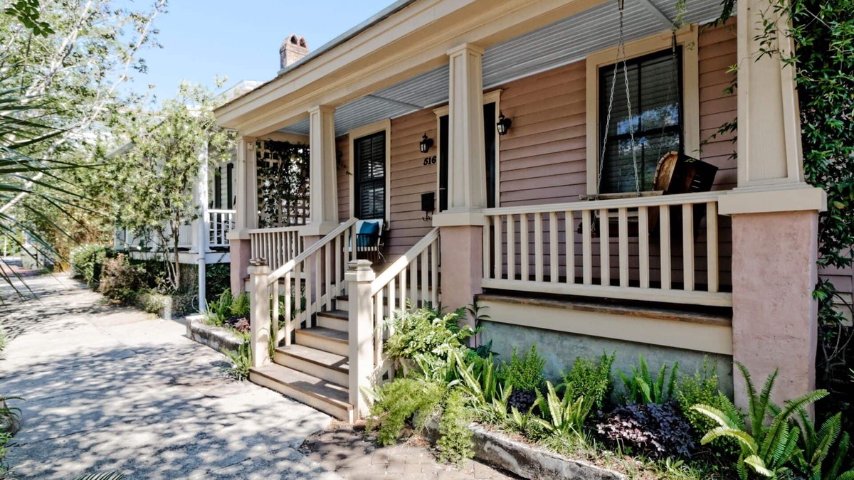 Beach Institute House | Traveler's Retreat: Your Refuge In the Old Town
