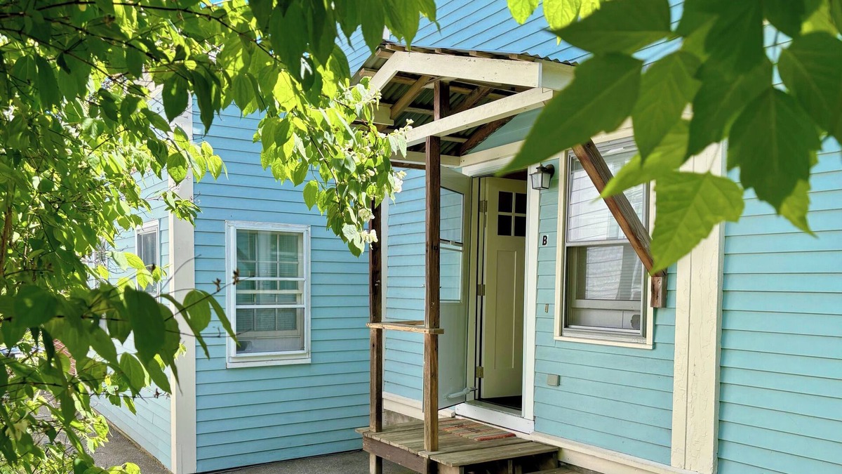 South Medford Apartment | Traveler’s Den in Medford