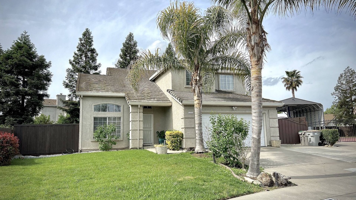 West Sacramento House | Travelers Dream! Large Home, Huge Yard, Style & Comfort