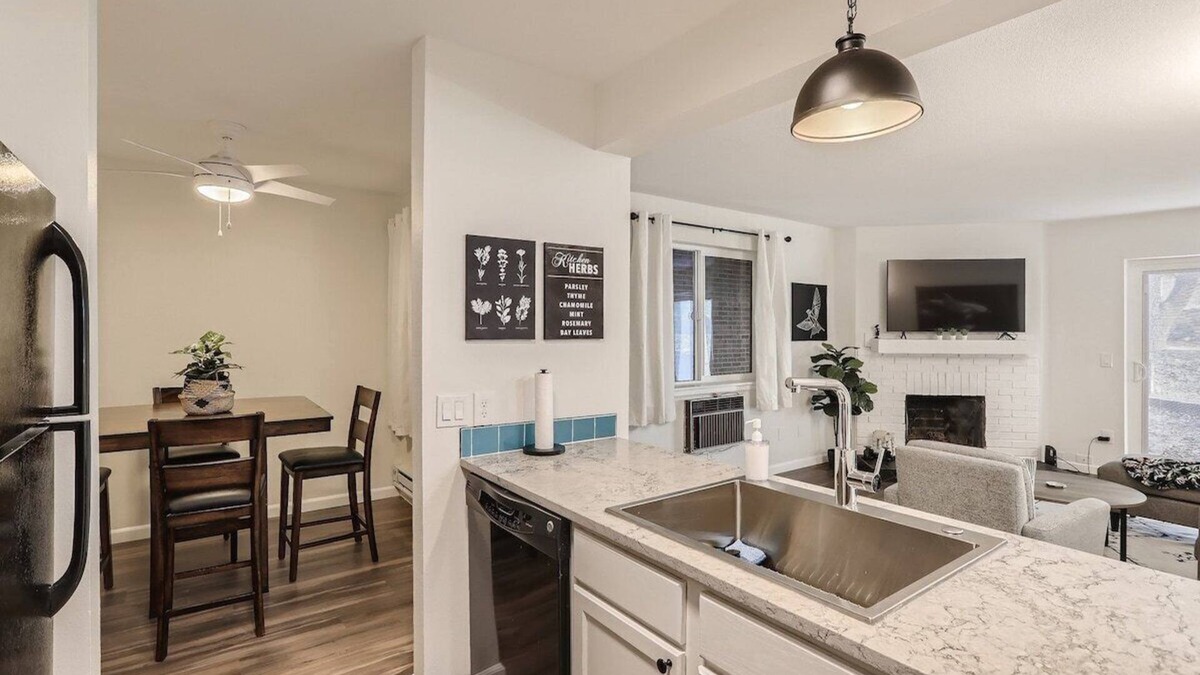 Aurora Apartment | Travelers Home Away Haven: Long stay discounts