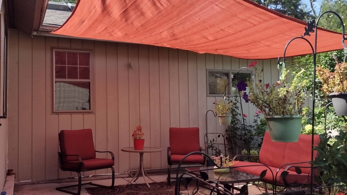 Baraboo Apartment | TRAVELERS! In the heart of Baraboo, close to SSM Hospital!