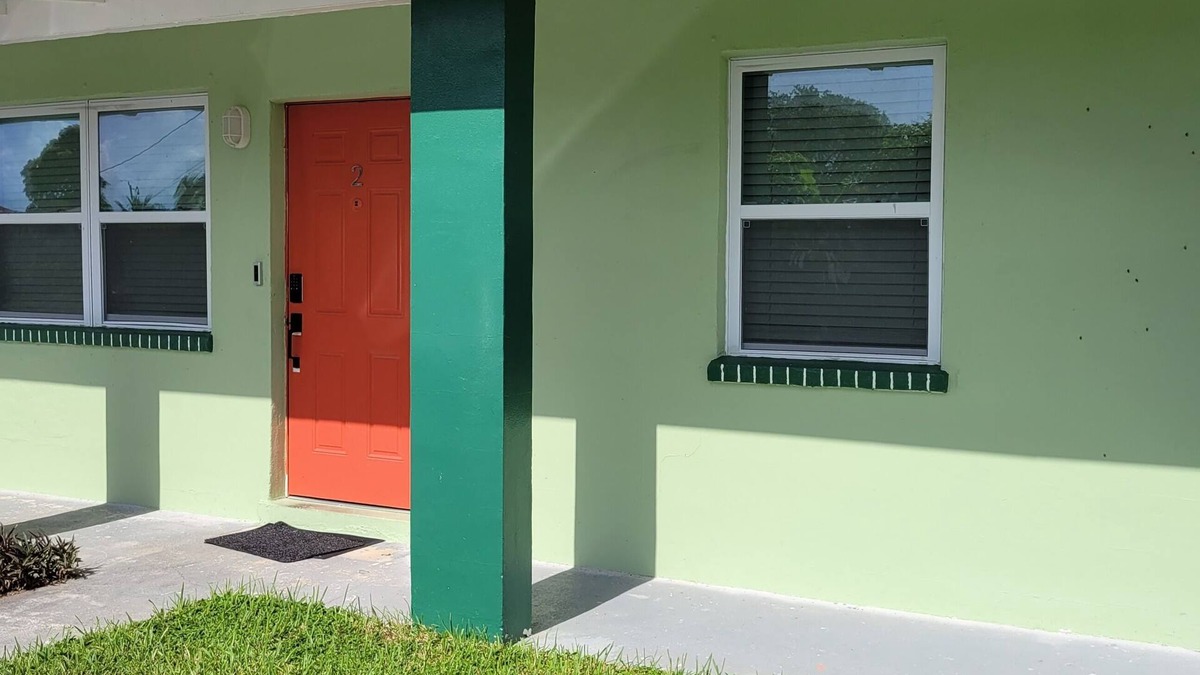 Riviera Beach Apartment | Travelers Paradise- East by the Beach
