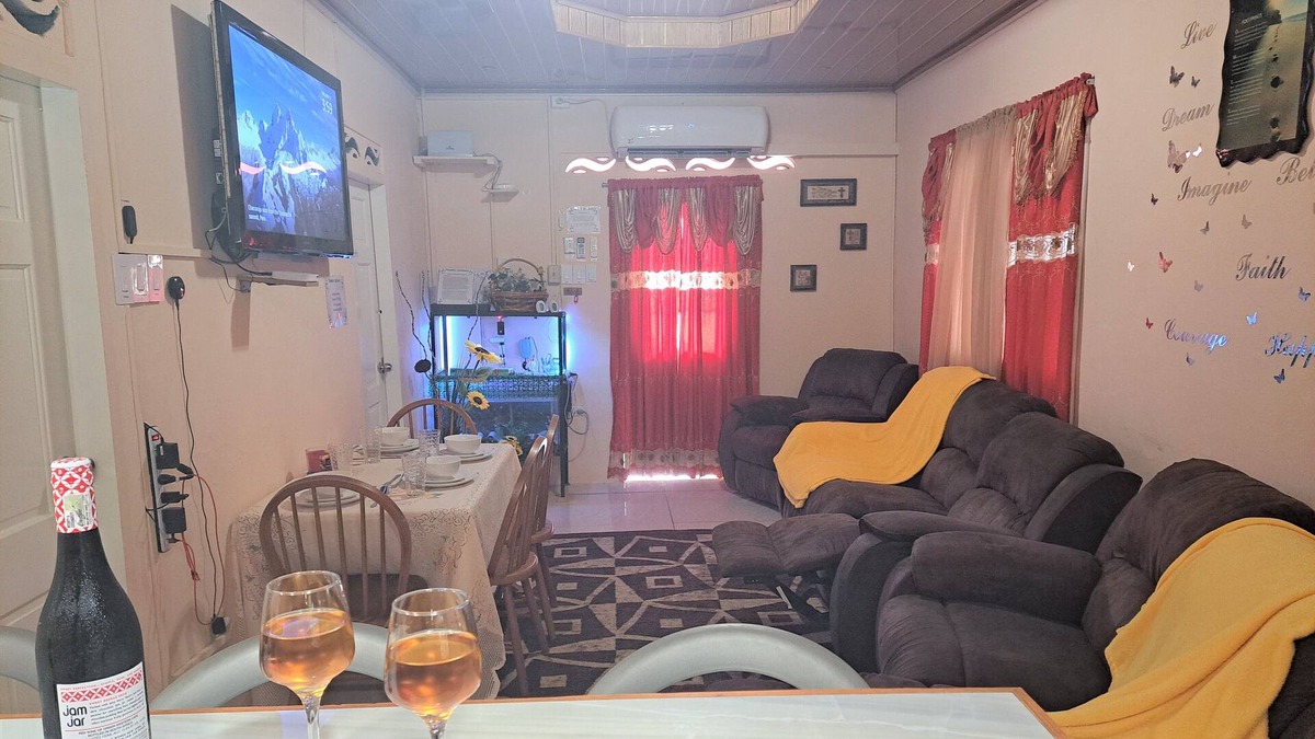 Trinidad House | Travelers Sanctuary, 2 king beds, spa tub & shower