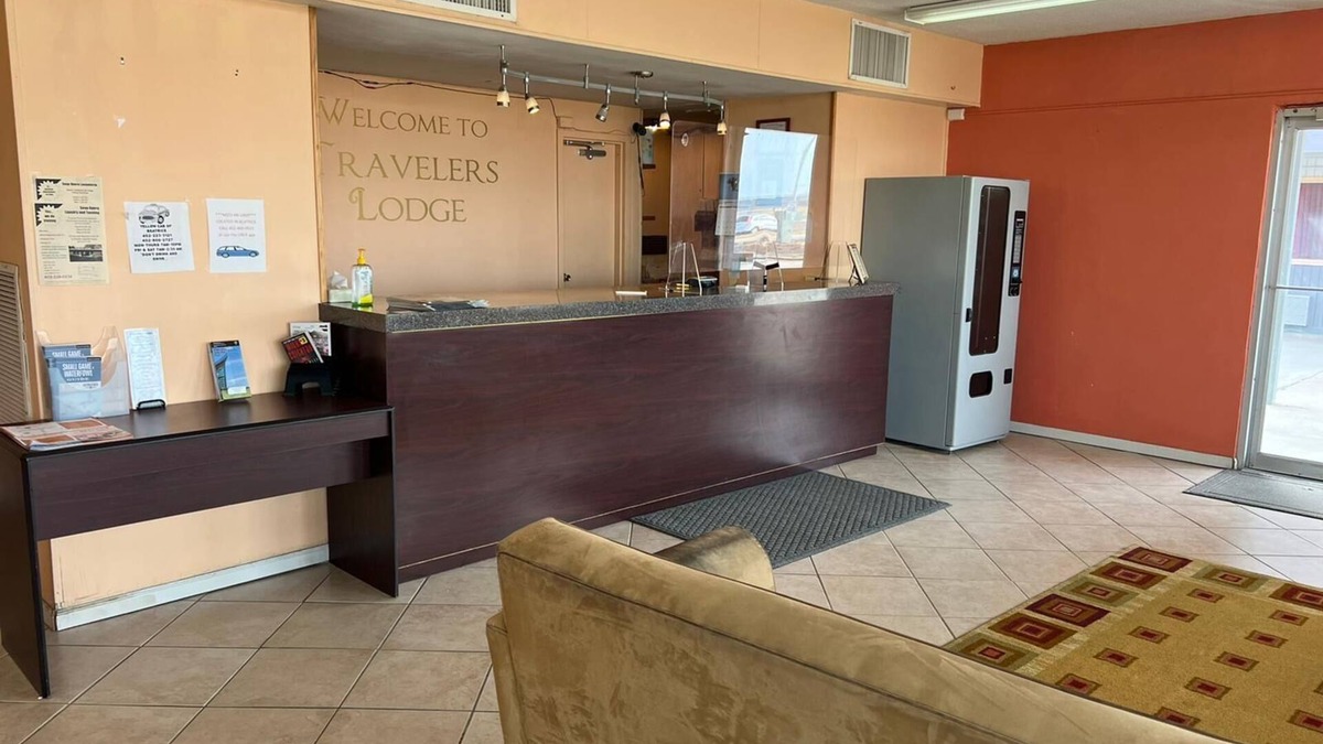 Beatrice Hotel | Travelerslodge Motel