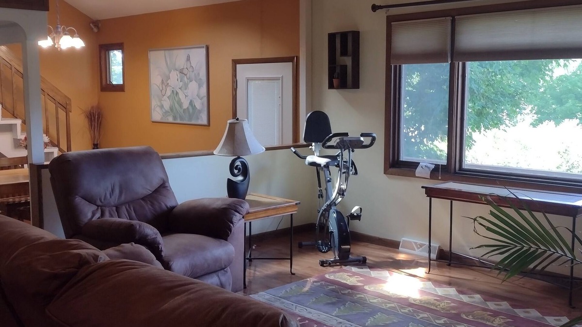 Baraboo House | Traveling RN's - Jacuzzi tub and Only 5 blocks to St Clare Hospital