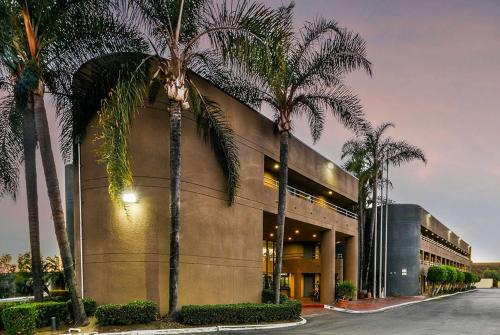 Mount Wilson Hotel | Travelodge by Wyndham Commerce Los Angeles Area