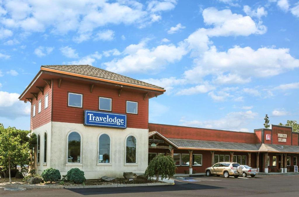 Halsey Hotel | Travelodge by Wyndham Pioneer Villa