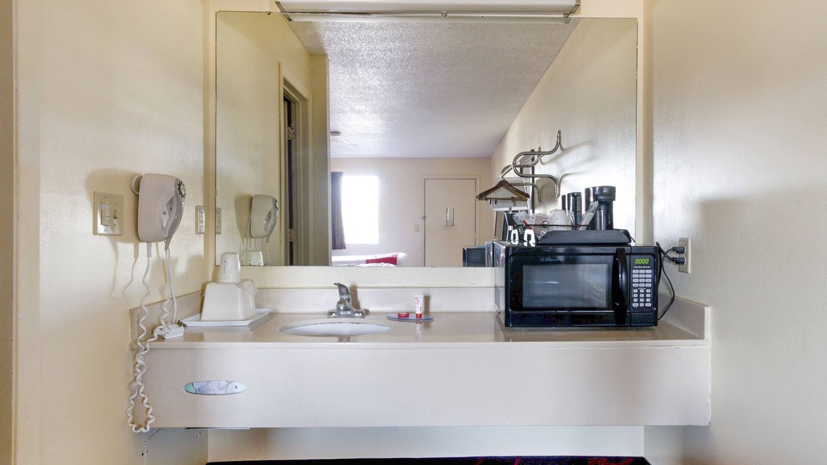 Richmond Hotel | Travelodge by Wyndham Richmond IN