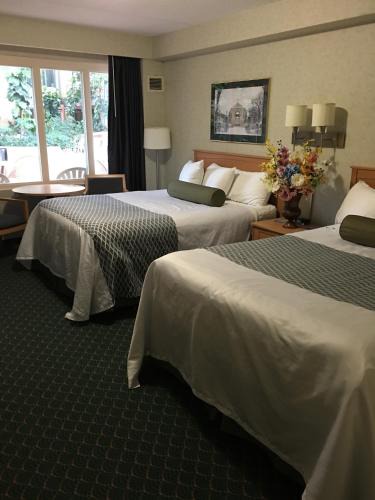 Winnipeg Hotel | Travelodge by Wyndham Winnipeg East