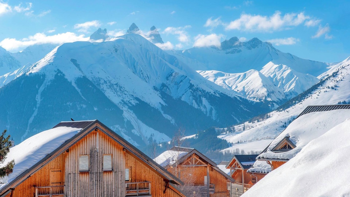 Saint-Jean-d'Arves Apartment | travelski home select - Résidence Les Chalets des Marmottes 3*