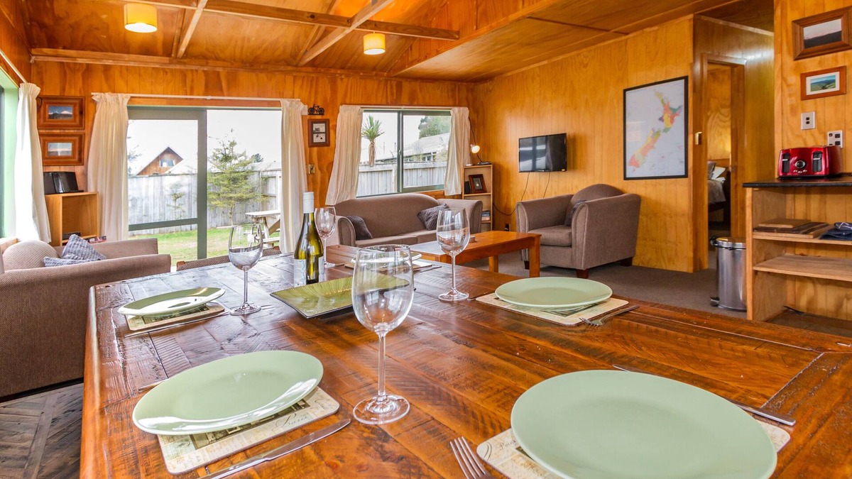 National Park Village House | Traverse Cabin. Cosy three bedroom holiday home