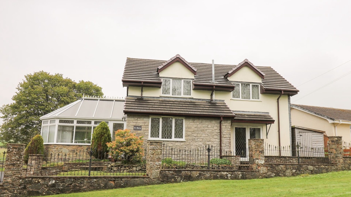 St Harmon Cottage | TRE GARREG, pet friendly, country holiday cottage in Rhayader