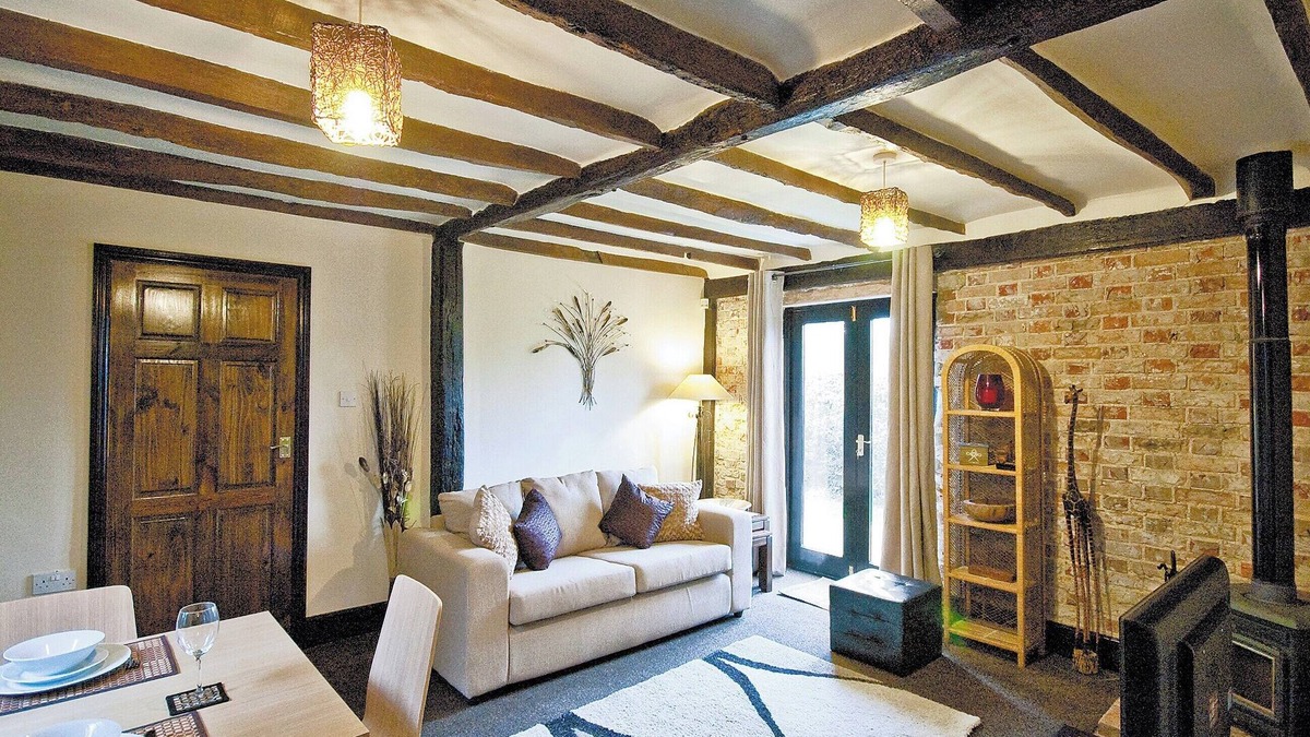 Hythe Cottage | Treacle Cottage at Treacle Den - E5385