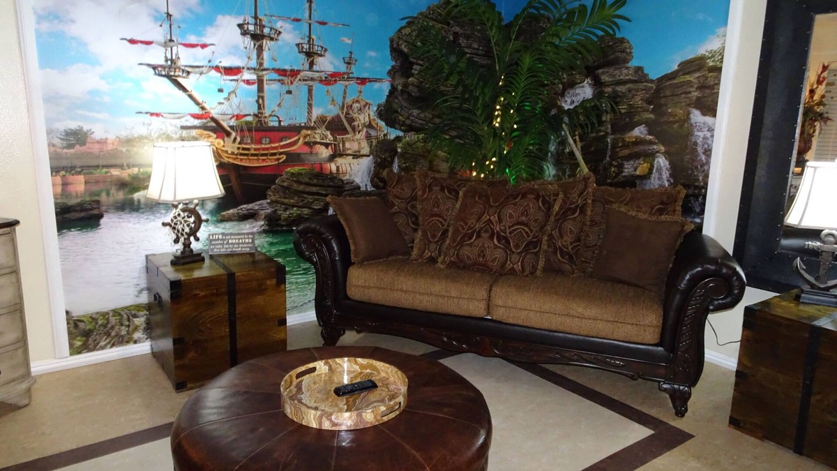Bakersfield House | Treasure Island 2 Br Home, Garage, fenced in front yard, pet door, Wi-Fi
