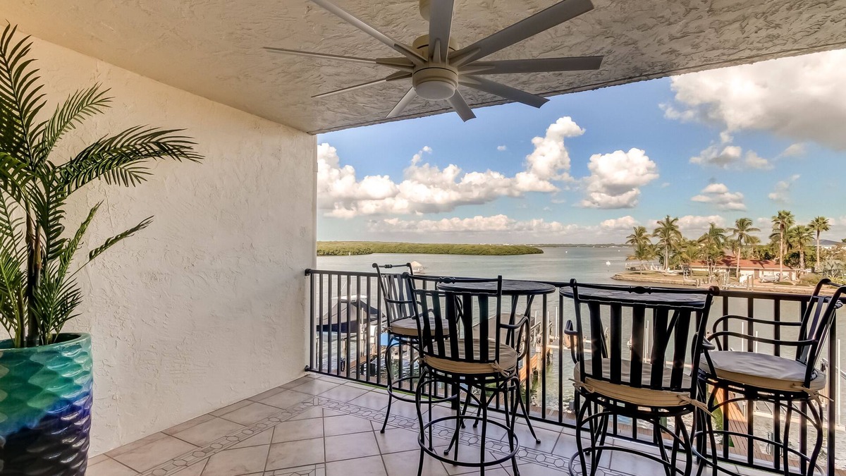 Capri Isle Condo | Treasure Island Isle of Capri Pool 2/2