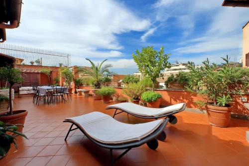 Rione III Colonna Apartment | TreasureRome Spanish Steps Penthouse