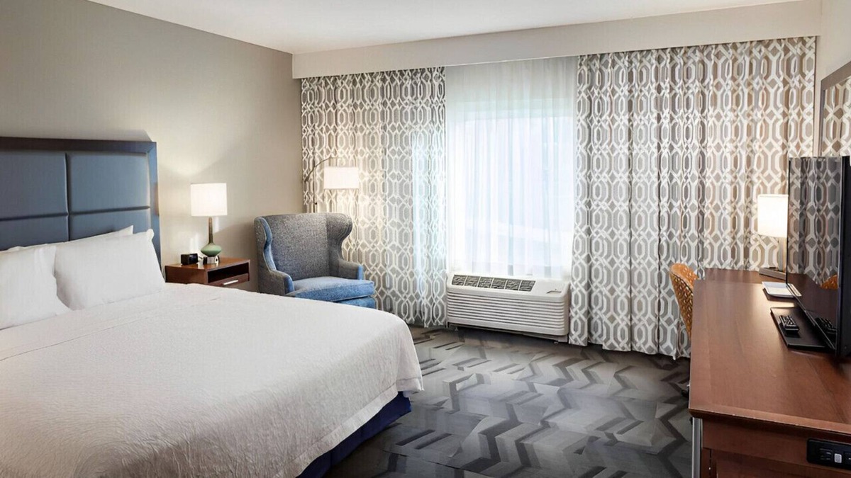 Lewiston House | Treat Yourself in this Relaxing Room!