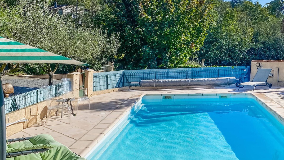 Chassiers House | Treat yourself to some time out in this beautiful vacation home with pool.