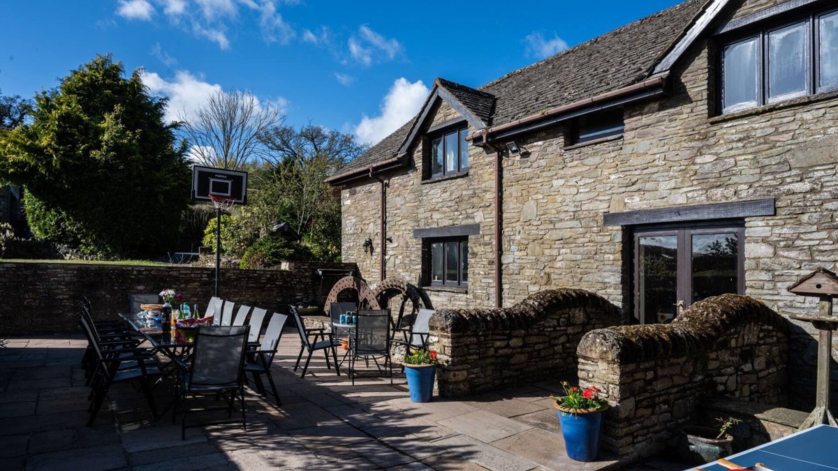 Llanfihangel Tal-y-llyn House | Trebarried Mill C17th- Something for Everyone - Perfect for Groups and Families