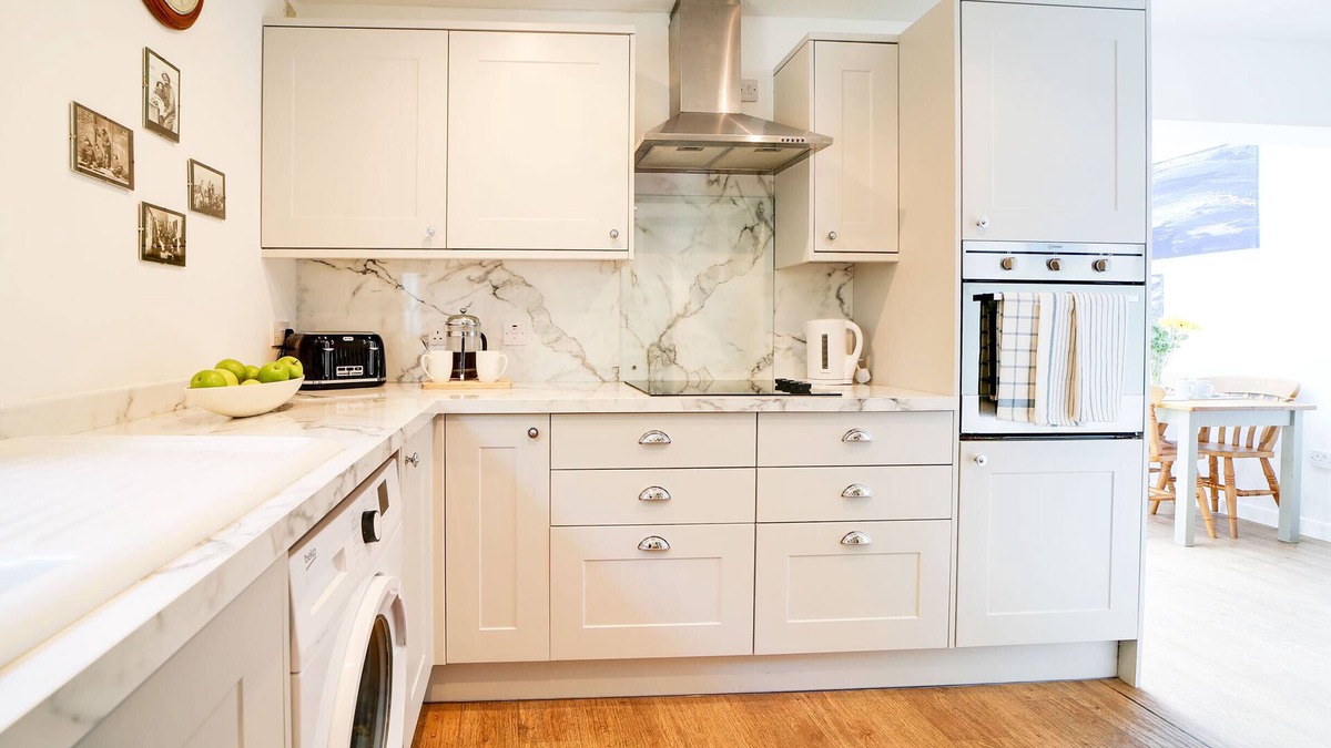 Pendoggett Cottage | Trecarian Cottage, Pendoggett - a traditional Cornish cottage sleeps 4+dogs