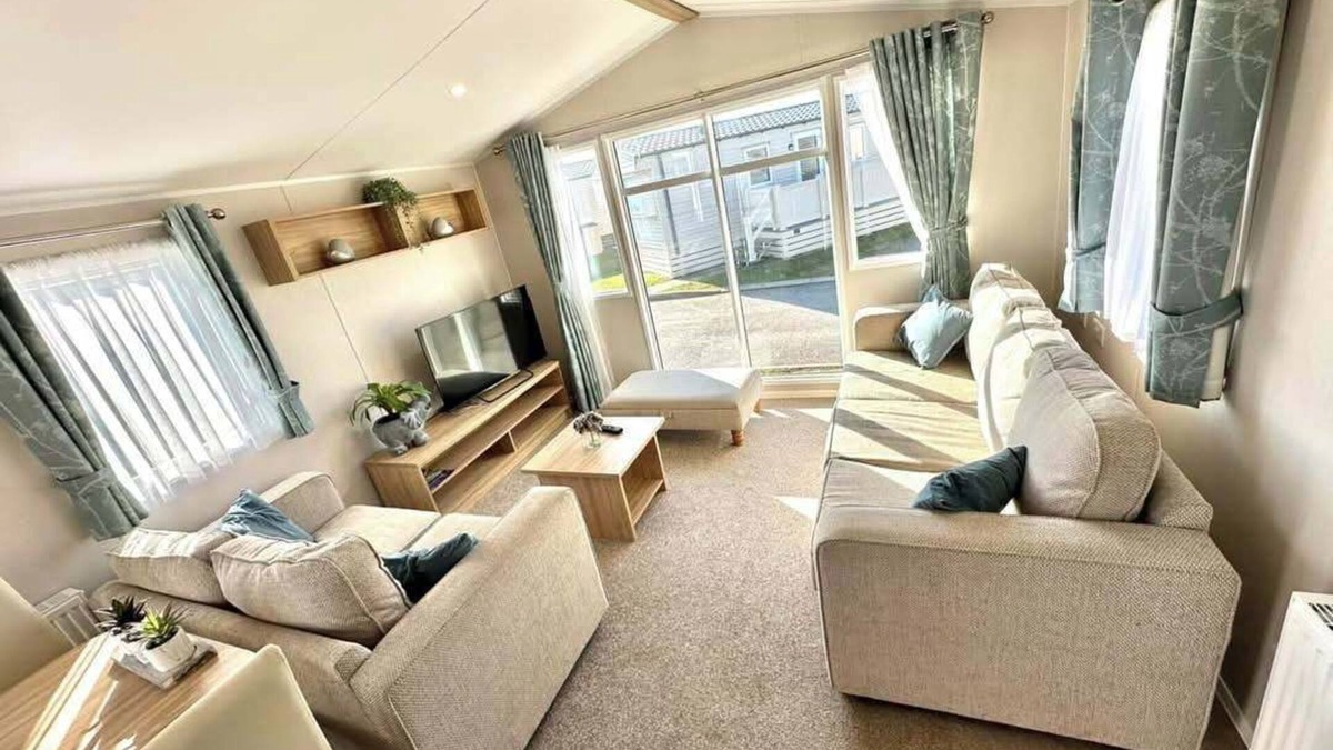 Newton Cabin | Trecco Bay - Sleeps 6 - Pet Friendly - Parking
