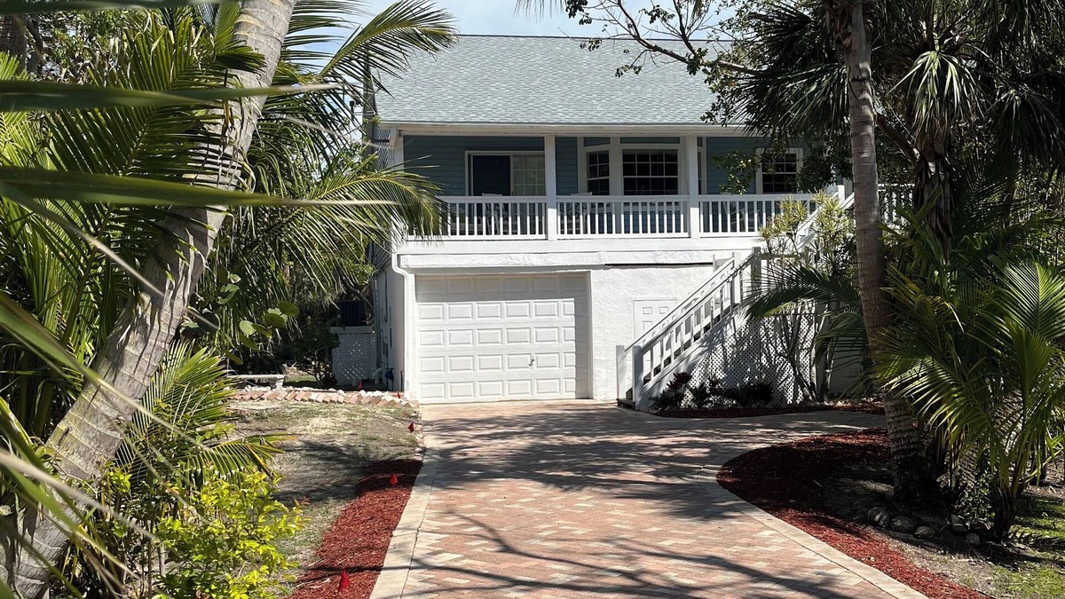Dinkins Bayou House | TREE HOUSE a charming 2-bedroom home on wonderful Sanibel Island. Beach close.