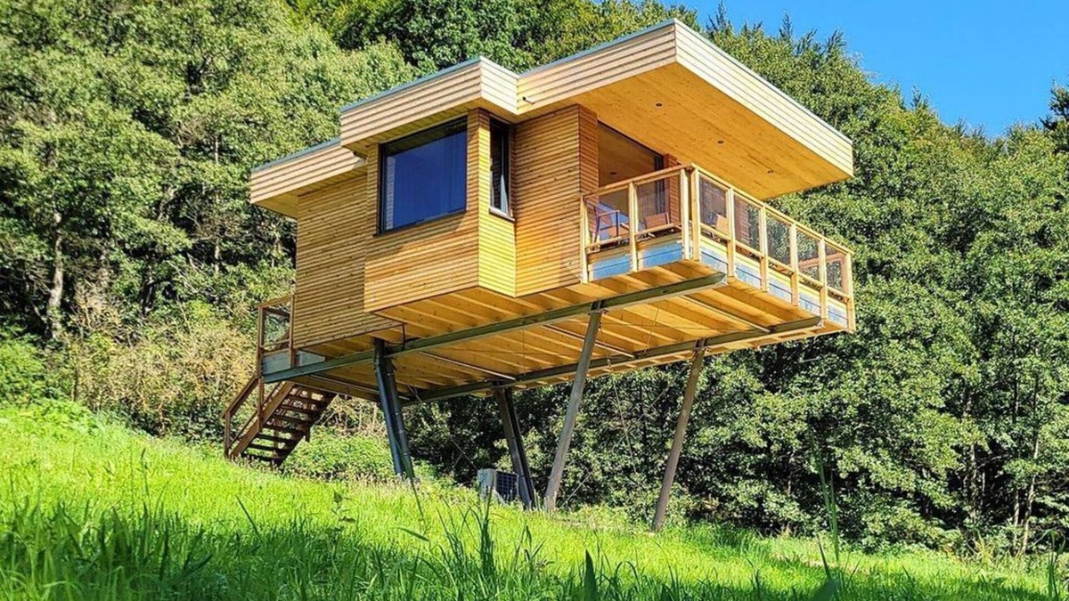 Uslar Apartment | Tree house Aurora, living/bedroom, bathroom - Baumhaushotel Solling
