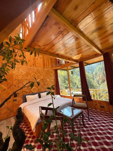 Shoja Ski Chalet | Tree House by The Forest Pinnacle and Café, Jibhi